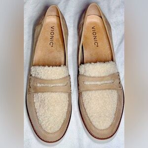 Y2K Academia Vionic Sherpa Suede
Chunky Ortho Pny Loafer Shoe
Beige Lthr WMN 10